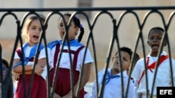 Fotografía de archivo de alumnos cubanos. 