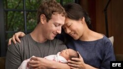 Mark and Priscilla Zuckerberg y su hija Max.