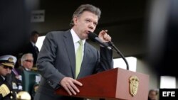 El presidente de Colombia, Juan Manuel Santos, pronuncia un discurso durante la ceremonia de posesión de los nuevos comandantes de las Fuerzas Militares hoy, viernes 21 de febrero de 2014, en Bogotá.