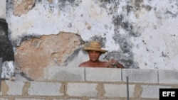 Obrero del sector de la construcción en La Habana