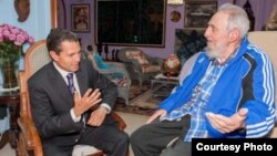 El presidente de México Enrique Peña Nieto con Fidel Castro.