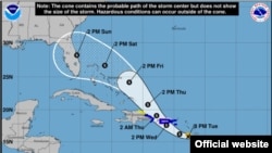 Mapa de la trayectoria pronosticada para Dorian, según el parte de las 8:00 pm de este martes. (NHC)