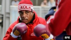 El boxeador cubano Odlanier Solis se entrena en Colonia